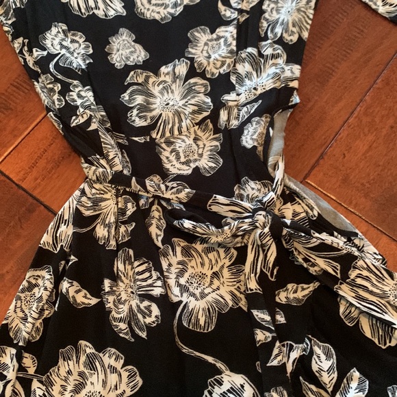 Black and white floral, wrap dress with ruffle detail. - Picture 4 of 9